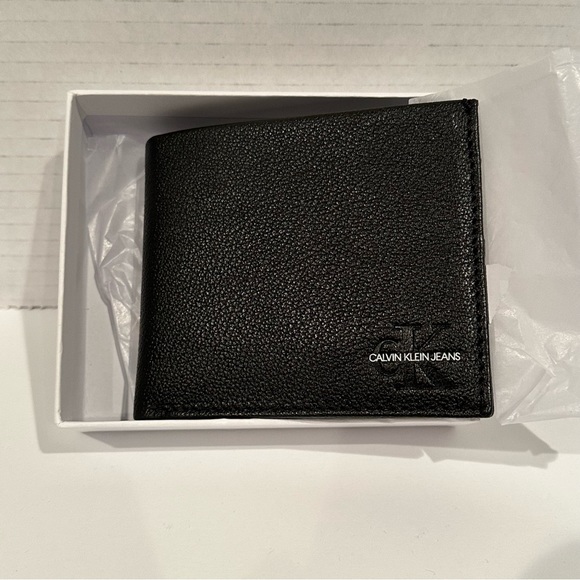 Calvin Klein Micro Pebble Bifold Wallet - Black - Picture 2 of 9